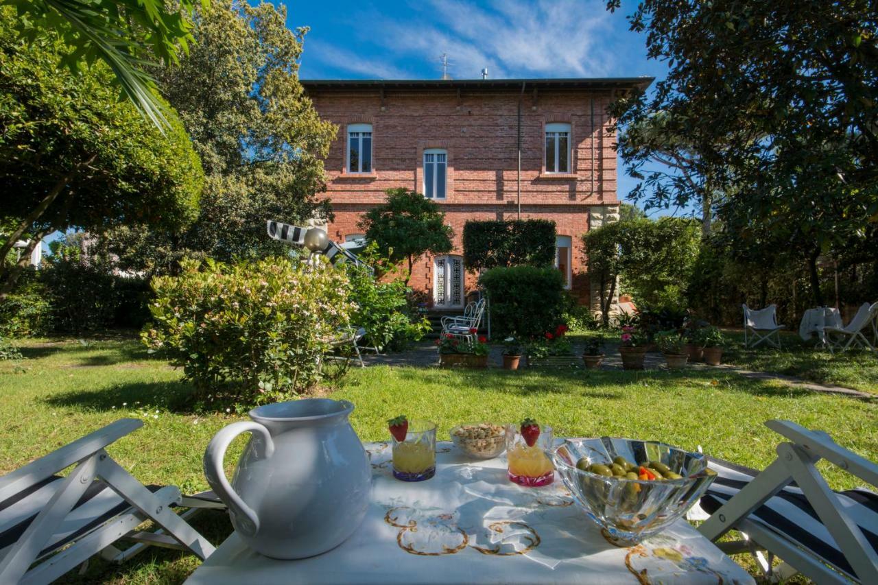 Villa Italy Марина-ді-П'єтразанта Екстер'єр фото