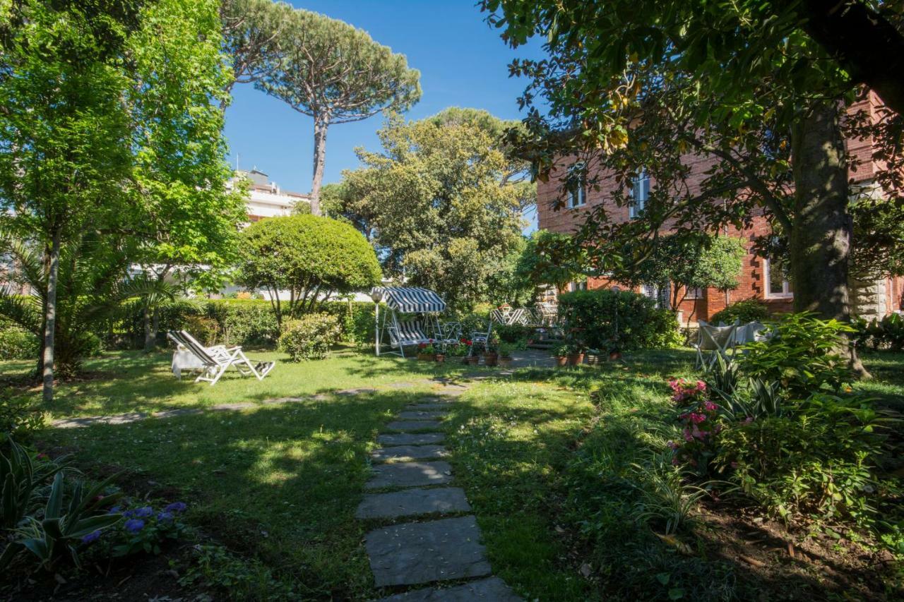 Villa Italy Марина-ді-П'єтразанта Екстер'єр фото